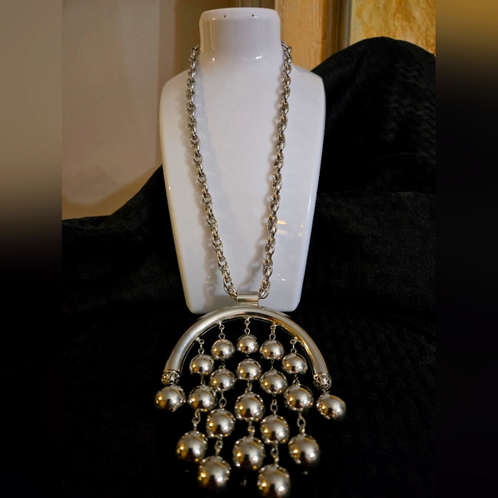 Silver Tone Pendant Necklace